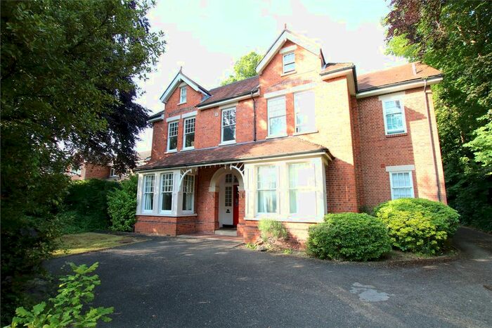 2 Bedroom Flat To Rent In St. Peters Hill, Caversham, Reading, Berkshire, RG4