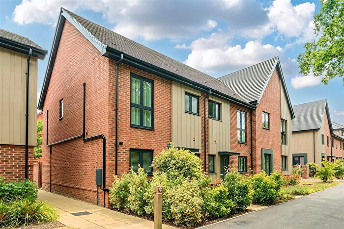 2 Bedroom End Terrace House For Sale In Paddock Way, Crowthorne, Berkshire, RG45