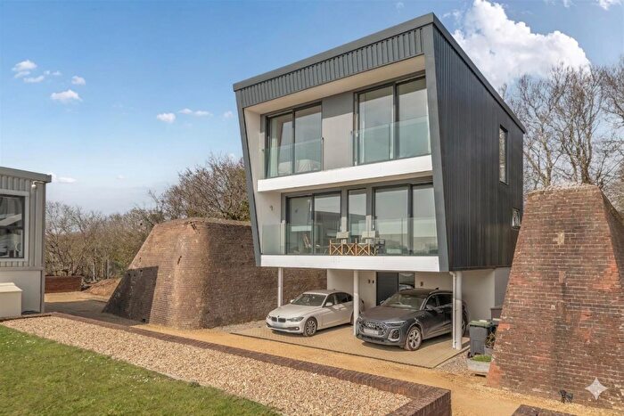 4 Bedroom Detached House For Sale In Searle Drive, Priddys Hard, Gosport, PO12