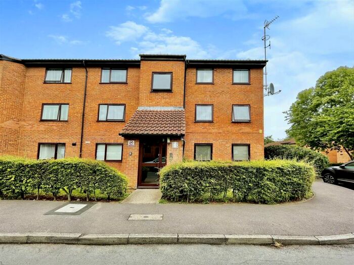 1 Bedroom Apartment To Rent In Woodhall Farm, Hemel Hemptead, HP2