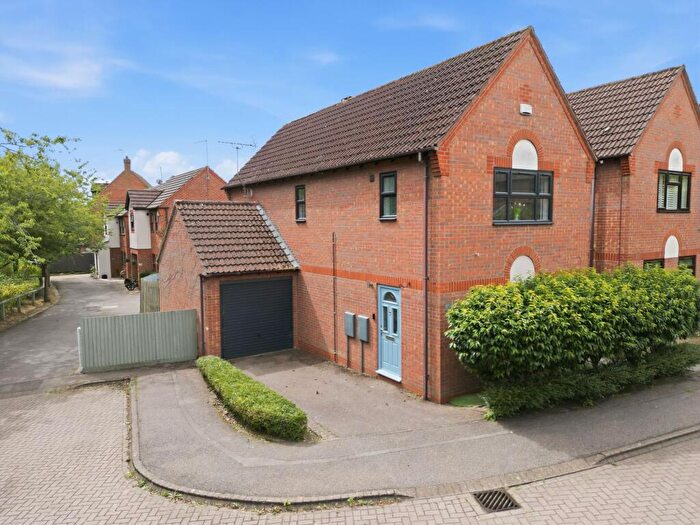 3 Bedroom Detached House For Sale In The Hythe, Two Mile Ash, MK8