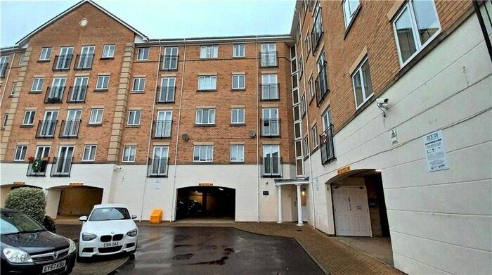 2 Bedroom Flat To Rent In The Dell, Southampton, Hampshire SO15