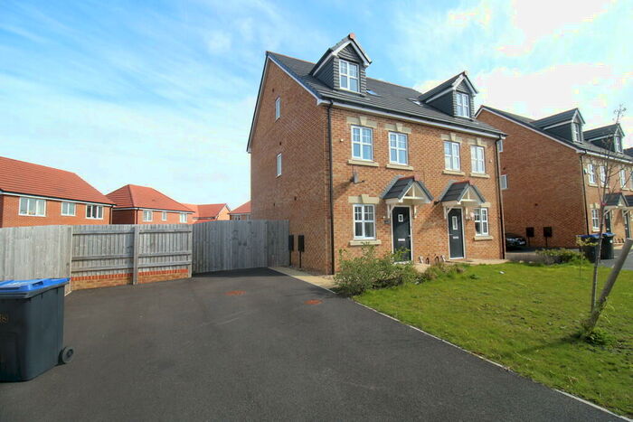 4 Bedroom Semi-Detached House To Rent In Palmerston Close, FY4