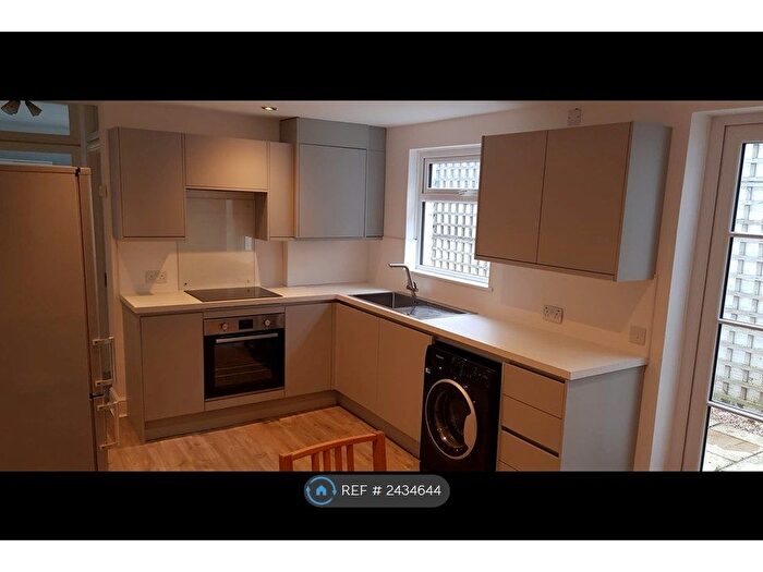 2 Bedroom Flat To Rent In Balham, London, SW12