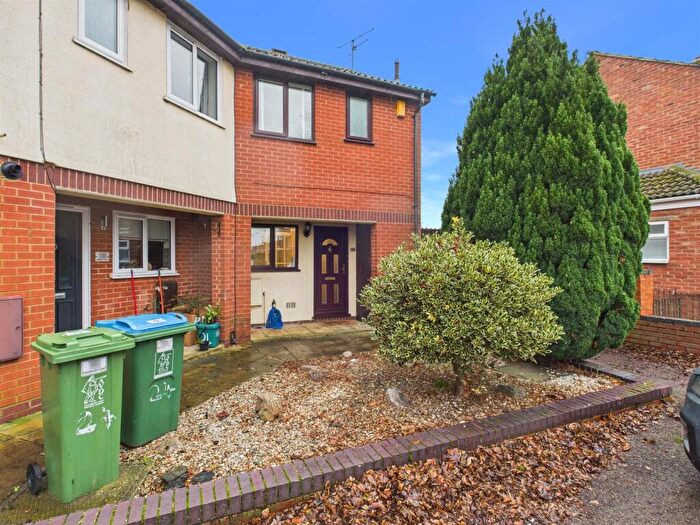 3 Bedroom End Of Terrace House For Sale In Eastfield Road, Broughton, Aylesbury, HP20