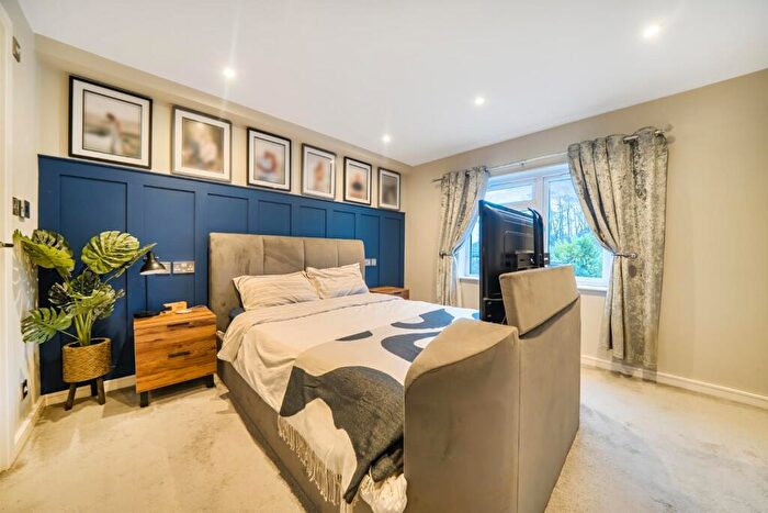 3 Bedroom Chalet For Sale In Fir Copse Road, Waterlooville, PO7