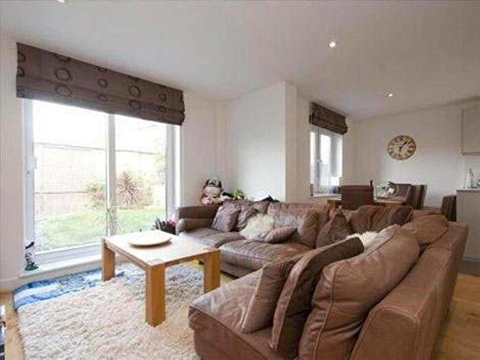 4 Bedroom House To Rent In Hereford Road, Bow, London, E3