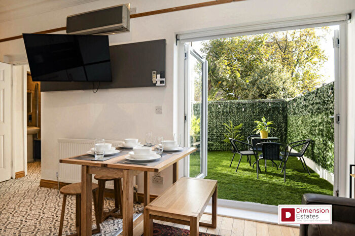 3 Bedroom Flat To Rent In Millfields Road, Lower Clapton, Hackney, E5