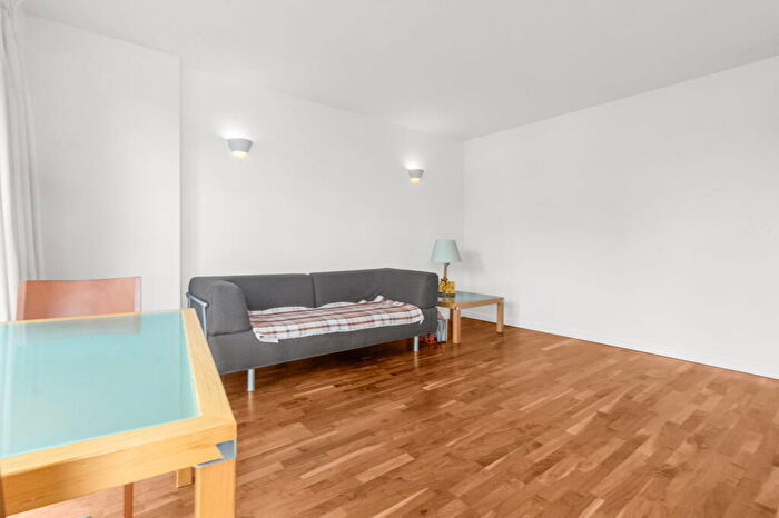 1 Bedroom Flat For Sale In New Providence Wharf, Fairmont Avenue, London, E14