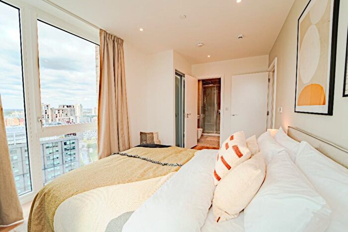 3 Bedroom Flat To Rent In Cherry Orchard Road, Croydon, London, CR0