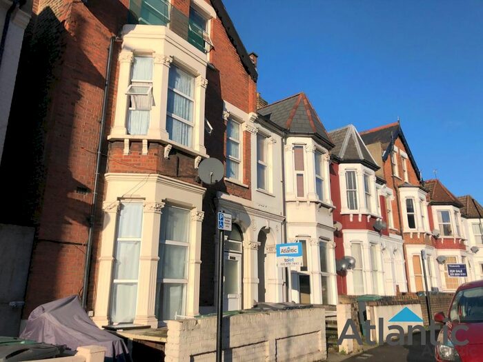 Studio To Rent In Wightman Road, Harringay, N8