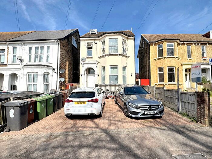 1 Bedroom Flat To Rent In Hainault Road, Leytonstone, E11