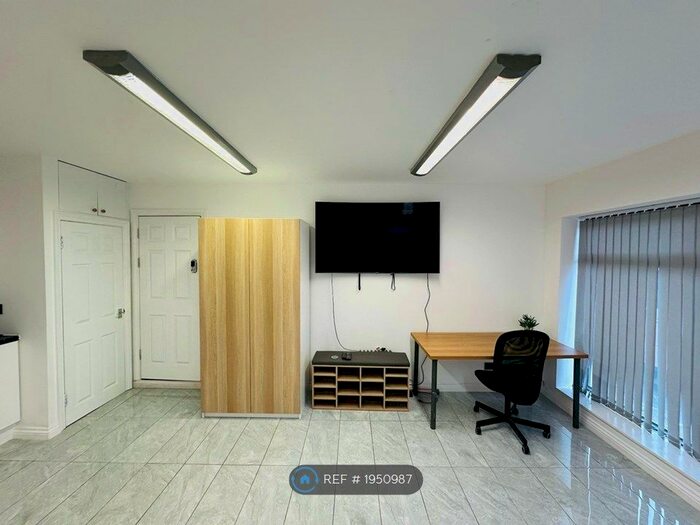Studio To Rent In Hainault Road, Chigwell, IG7