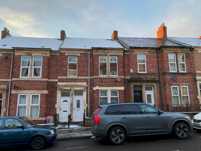 3 Bedroom Flat To Rent In Brinkburn Avenue, Bensham, Gateshead, NE8