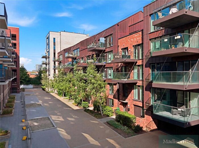 3 Bedroom Apartment For Sale In Montford Place, Stratford, E15