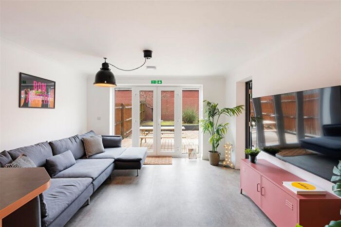6 Bedroom Property To Rent In Beatrix Place, Horfield, Bristol, BS7