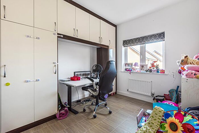 4 Bedroom Semi Detached House To Rent In Didcot, Oxfordshire, OX11