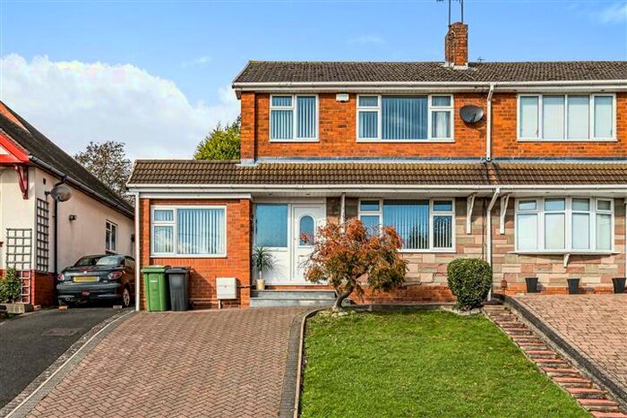 4 Bedroom House To Rent In Cider Avenue, Brierley Hill, DY5