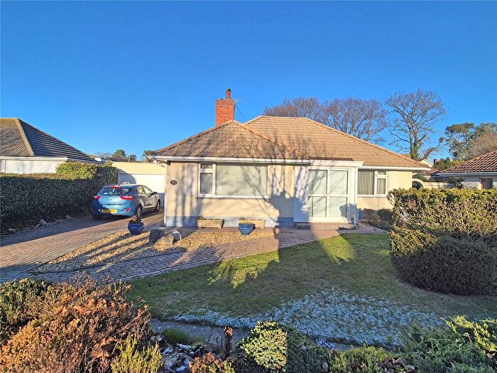 2 Bedroom Bungalow For Sale In Crossmead Avenue, New Milton, Hampshire, BH25