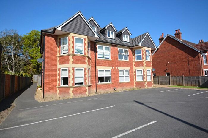 2 Bedroom Apartment For Sale In York Road, Broadstone, Dorset, BH18