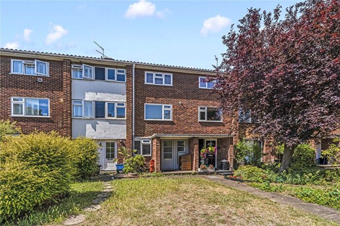 2 Bedroom Maisonette For Sale In Cumberland Close, St Margarets, TW1