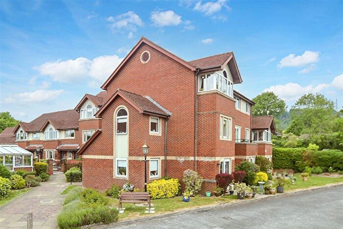 2 Bedroom Flat For Sale In Alma Road, Reigate, Surrey, RH2