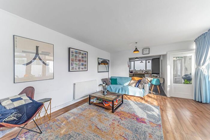 4 Bedroom Flat For Sale In Virginia Walk, Brixton, London, SW2