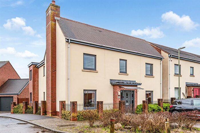 4 Bedroom Detached House For Sale In Foxtail Road, Waterlooville, PO7