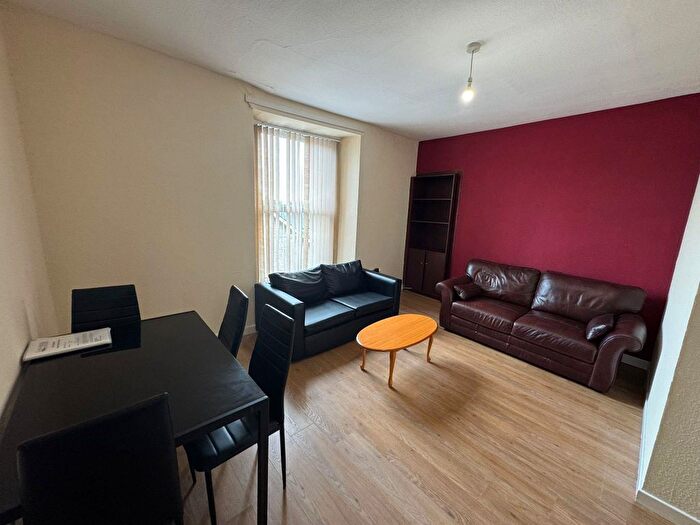 3 Bedroom Flat To Rent In D, Step Row, Dundee, DD2