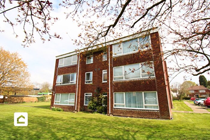 2 Bedroom Flat To Rent In Horley, Surrey, RH6