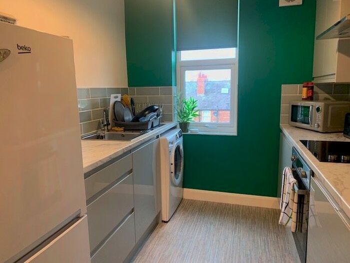 2 Bedroom Flat To Rent In Market Street, Hoylake, CH47