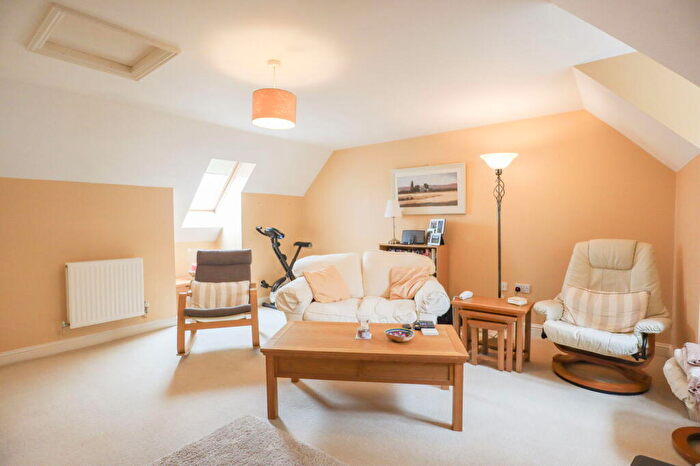 3 Bedroom Terraced House For Sale In School Road, Calne, SN11