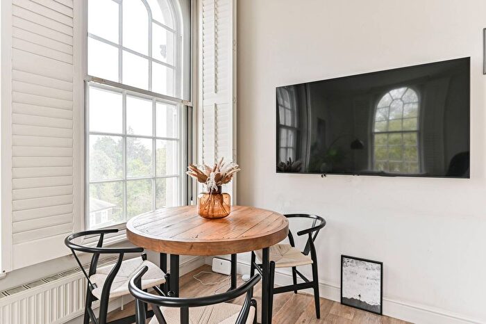 2 Bedroom Flat To Rent In Grosvenor Gardens, Belgravia, London, SW1W