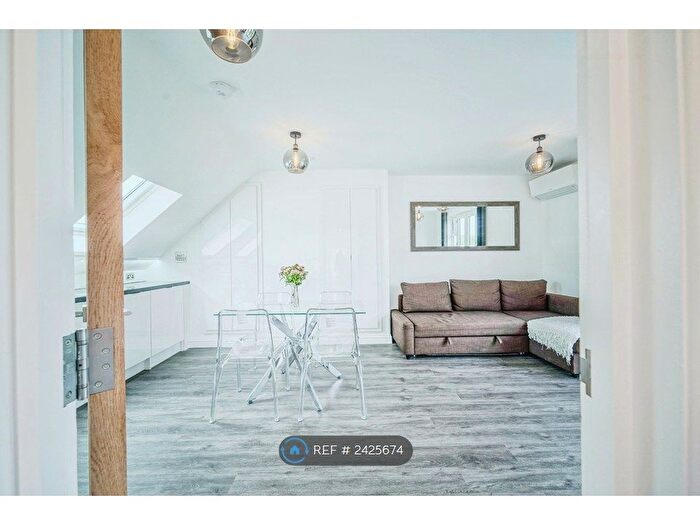 2 Bedroom Flat To Rent In Holland Gardens, Egham, TW20