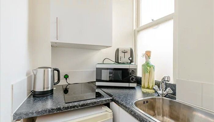 1 Bedroom Studio To Rent In Hill Street, London, W1J