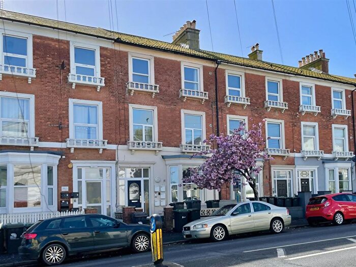 1 Bedroom Flat For Sale In Dorchester Road, Weymouth, DT4