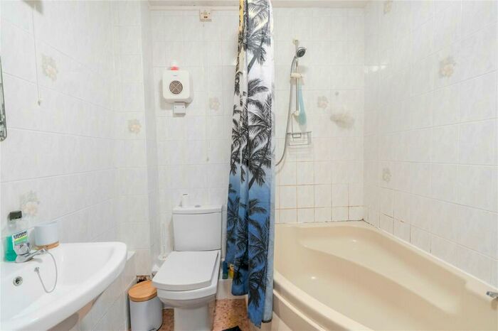 2 Bedroom Apartment To Rent In Thorgam Court, Grimsby, Lincolnshire, DN31