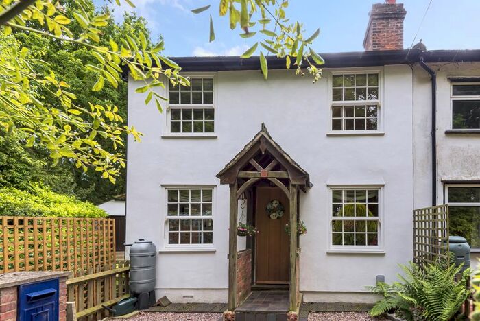 3 Bedroom Cottage For Sale In Well Hill, Orpington, BR6