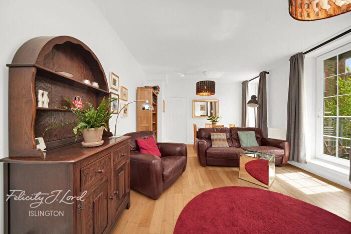 2 Bedroom Flat For Sale In Whitmore Estate, London, N1