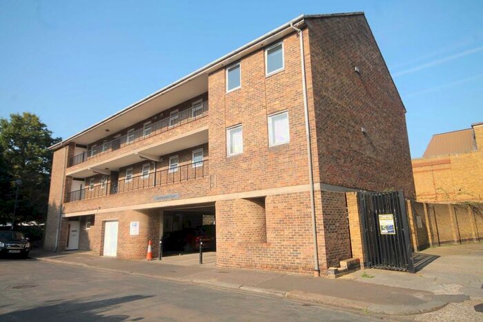 1 Bedroom Flat To Rent In Garfield Road, Twickenham, TW1