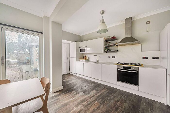 3 Bedroom Semi Detached House For Sale In Harlington Road East, Feltham, TW13