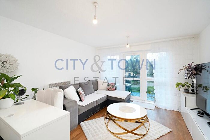 1 Bedroom Apartment For Sale In Harry Zeital Way, London, E5