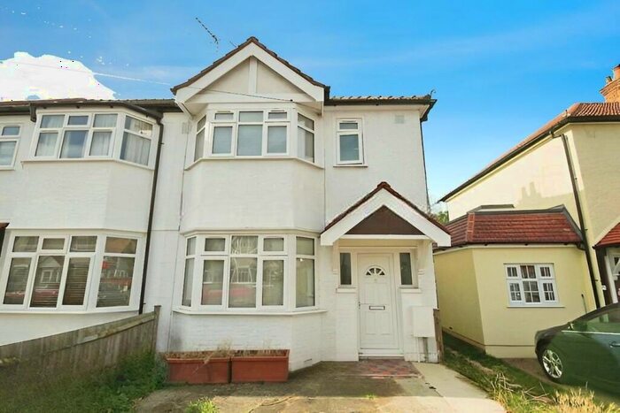 3 Bedroom House To Rent In New Malden, KT3