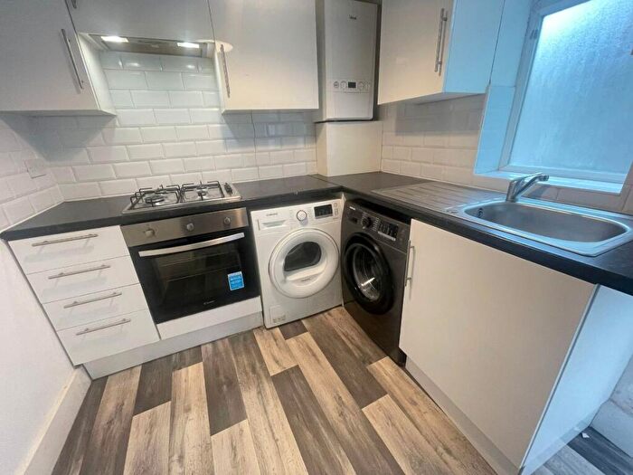 2 Bedroom Flat To Rent In B Mabley Street, London, E9