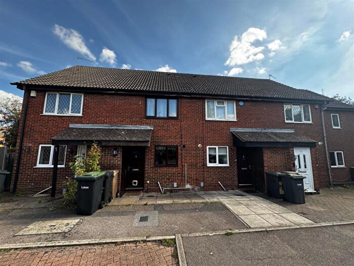 2 Bedroom Terraced House For Sale In Bowbrookvale, Luton, LU2