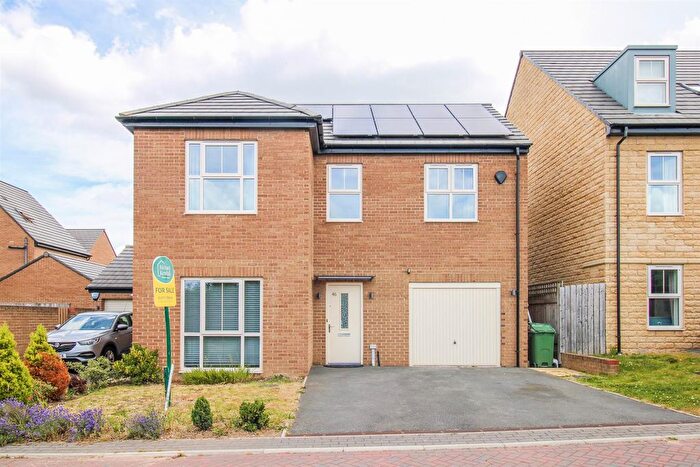 4 Bedroom Detached House For Sale In Arnall Street, Castleford, WF10