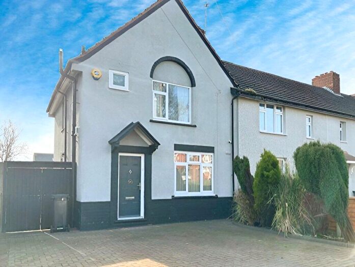 3 Bedroom End Of Terrace House To Rent In Pitfield Row, Dudley, West Midlands, DY1