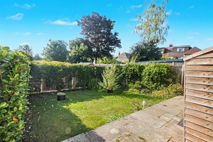 2 Bedroom Flat To Rent In Bramley Way, Ashtead, KT21