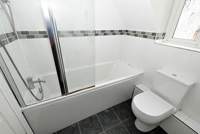 2 Bedroom Apartment To Rent In Melba Court, Writtle, CM1