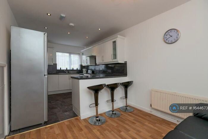 4 Bedroom Terraced House To Rent In Bantock Way, Birmingham, B17